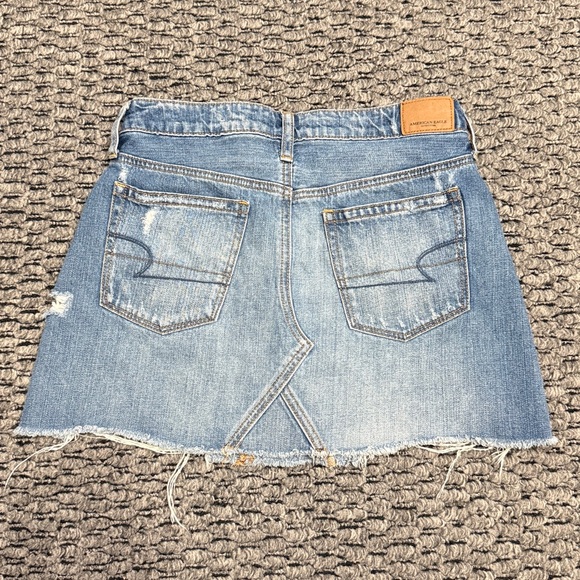 American Eagle Denim Mini Skirt Womens 4 Distressed Raw Hem Classic Festival Y2K - Picture 2 of 6